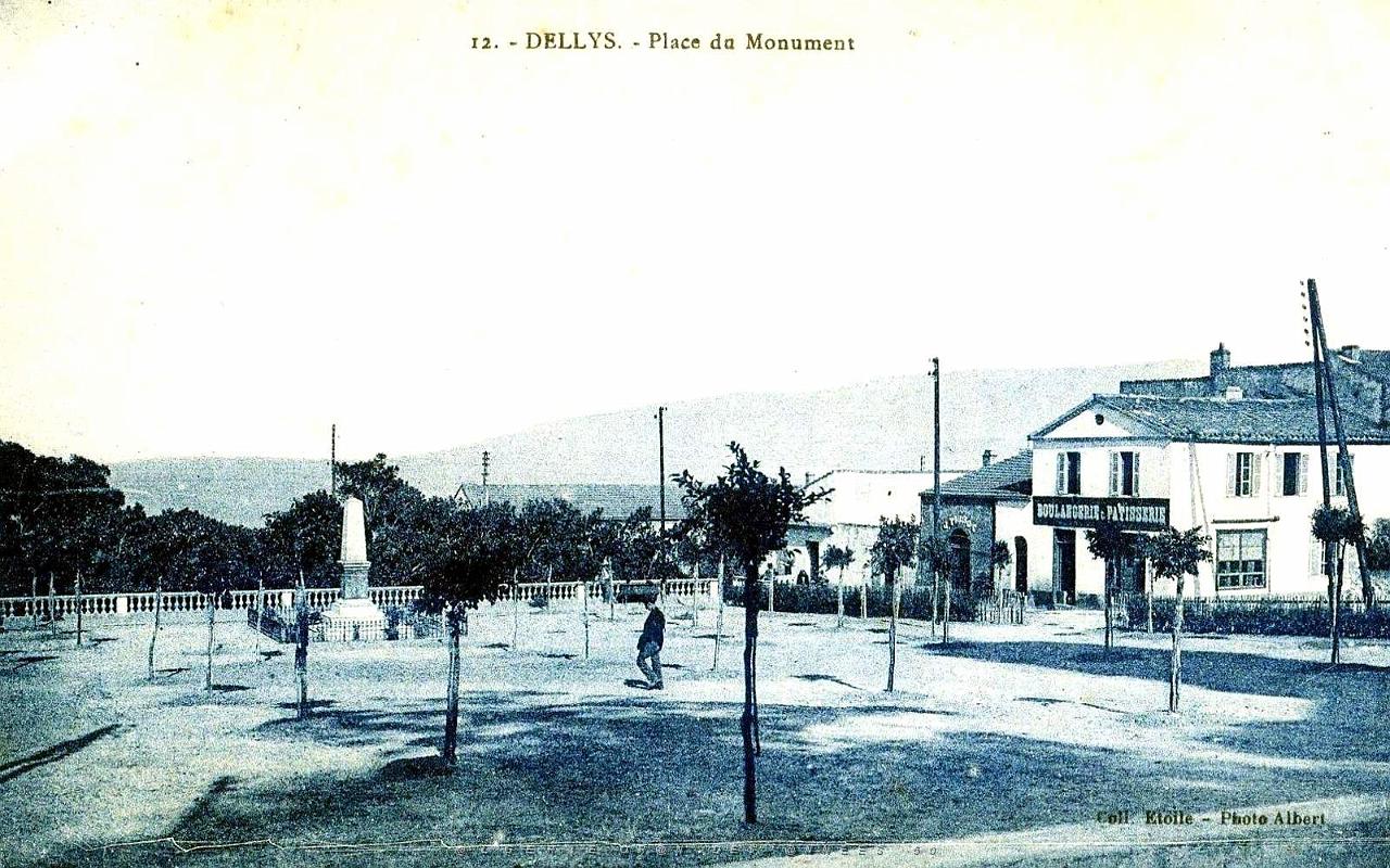 Dellys - Place du Monument.jpg